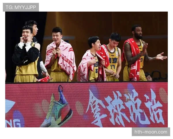 篮球比赛中替补席管理规则的详细内容解析